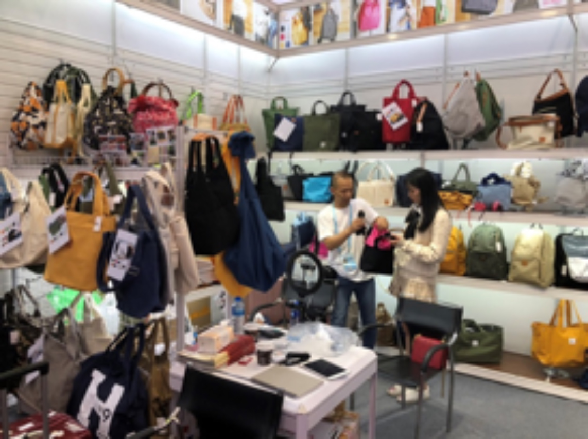 弊社専属ライバーの出張ライブ